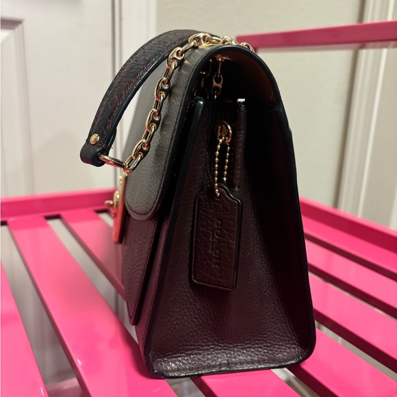 Coach Black and Gold Shoulder Bag with turn lock - Picture 3 of 8